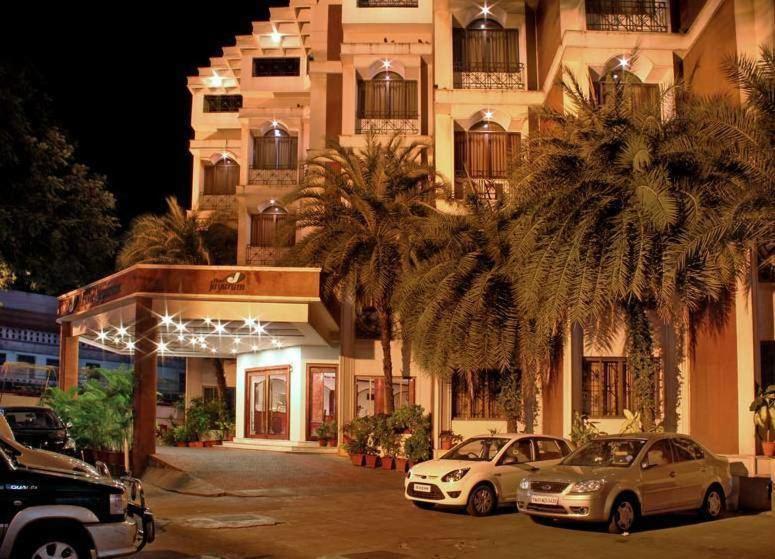 Hotel Jayaram Pondicherry Exteriör bild